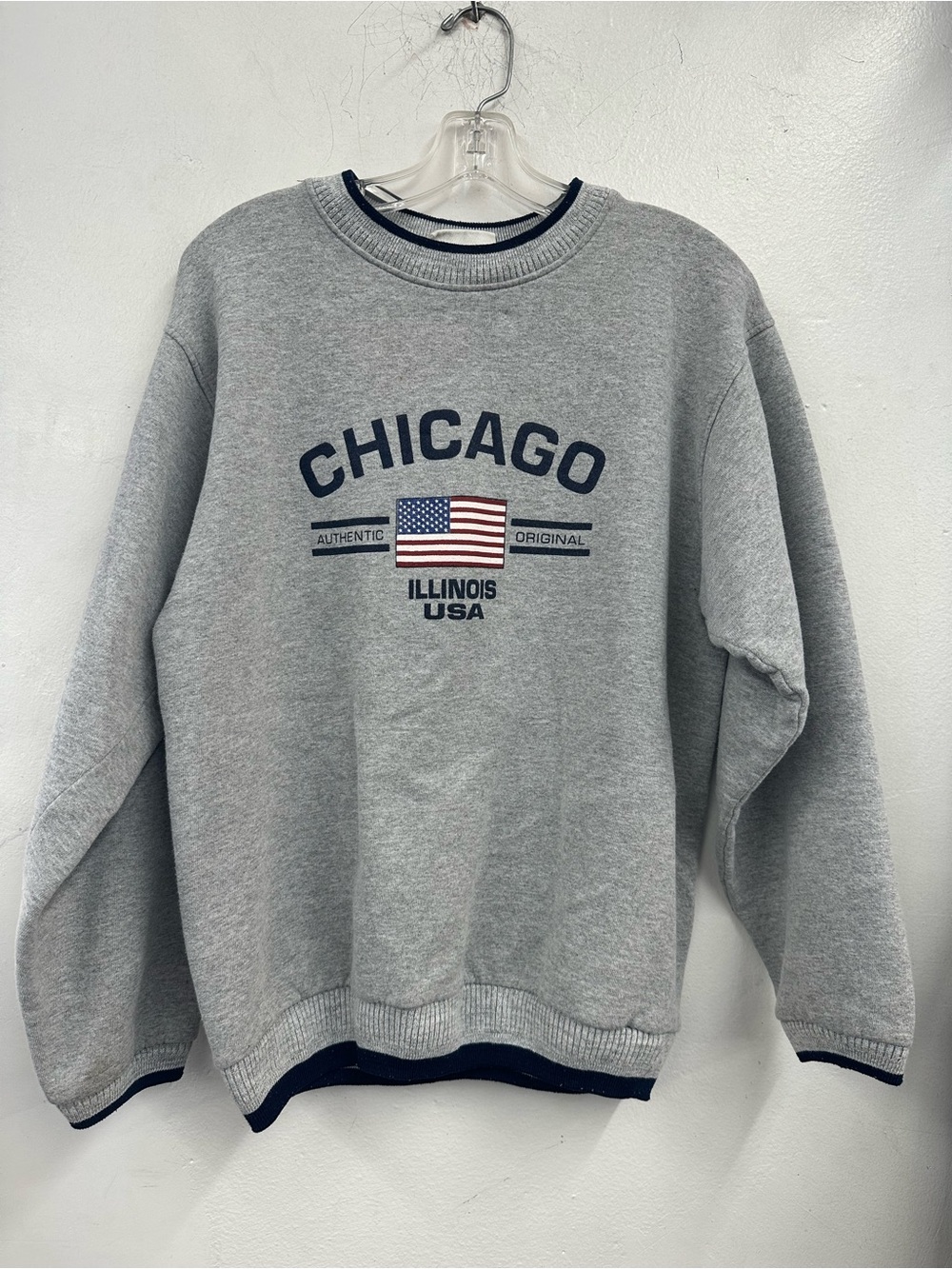 Chicago Illinois men’s grey crew neck sweater size medium vintage diport USA